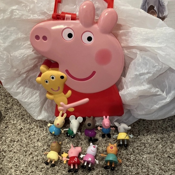 Peppa Pig Other - Peppa Pig Action Figure Set 9 With Carrying Case